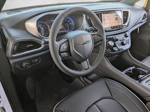 New 2026 Chrysler Pacifica Limited image 3