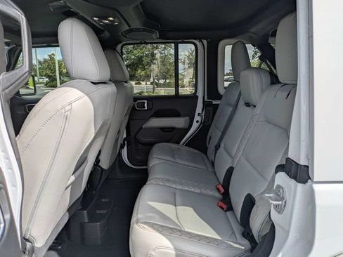 Used 2021 Jeep Wrangler Unlimited Sahara AWD/4WD image 13