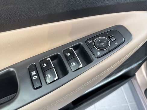 Used 2020 Hyundai Santa Fe SEL w/ Convenience + Premium Package FWD image 13