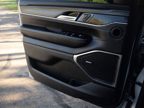 Used 2024 Jeep Wagoneer Series II w/ Premium Group I image 21