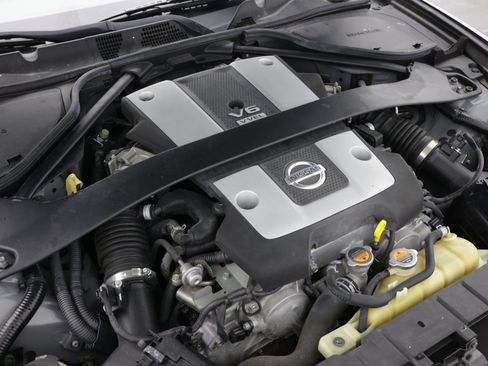 Used 2017 Nissan 370Z Coupe RWD image 31