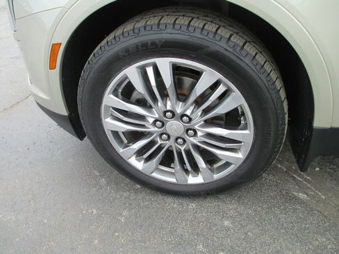 Used 2017 Cadillac XT5 Premium Luxury FWD image 14