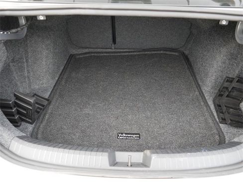 Certified 2025 Volkswagen Jetta SE image 18