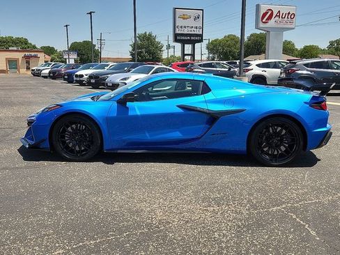 Used 2025 Chevrolet Corvette Z06 RWD image 2