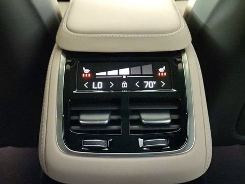 New 2026 Volvo XC90 B6 Plus w/ Protection Package Premier AWD/4WD image 32