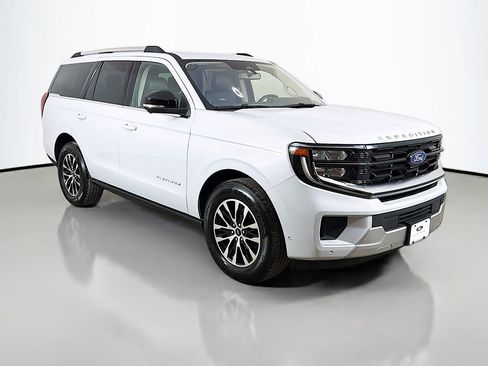 Used 2025 Ford Expedition Platinum AWD/4WD image 2