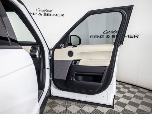 Used 2017 Land Rover Range Rover Sport HSE image 14