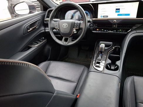 Used 2025 Toyota Crown Signia AWD/4WD image 14