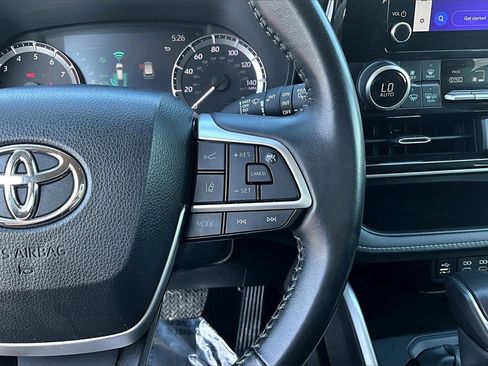 Used 2024 Toyota Highlander LE image 19