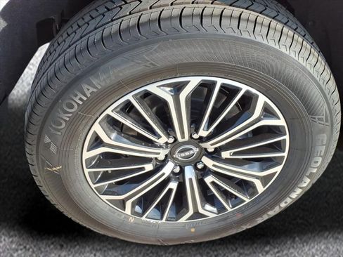 New 2026 Nissan Armada SL w/ Captain's Chari Seat Package image 9