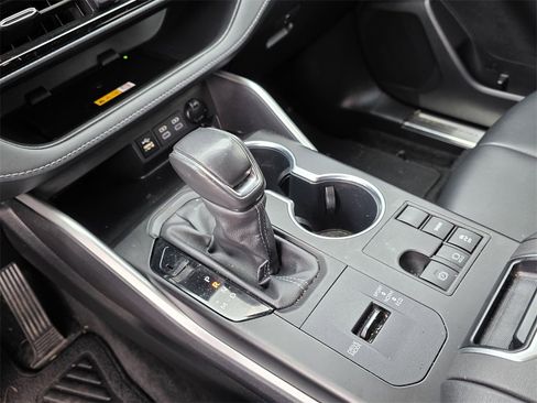 Used 2024 Toyota Highlander XSE image 20