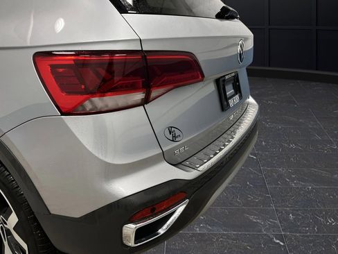 Used 2022 Volkswagen Taos SEL image 32