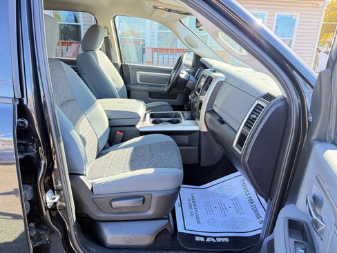 Used 2018 RAM 1500 Classic SLT w/ Luxury Group image 46