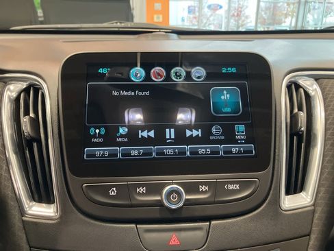 Used 2018 Chevrolet Malibu LT image 19