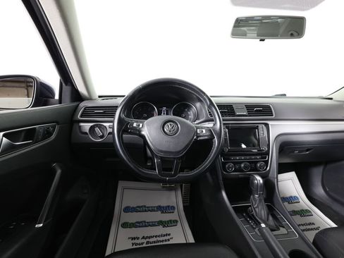 Used 2018 Volkswagen Passat 2.0T R-Line FWD image 28