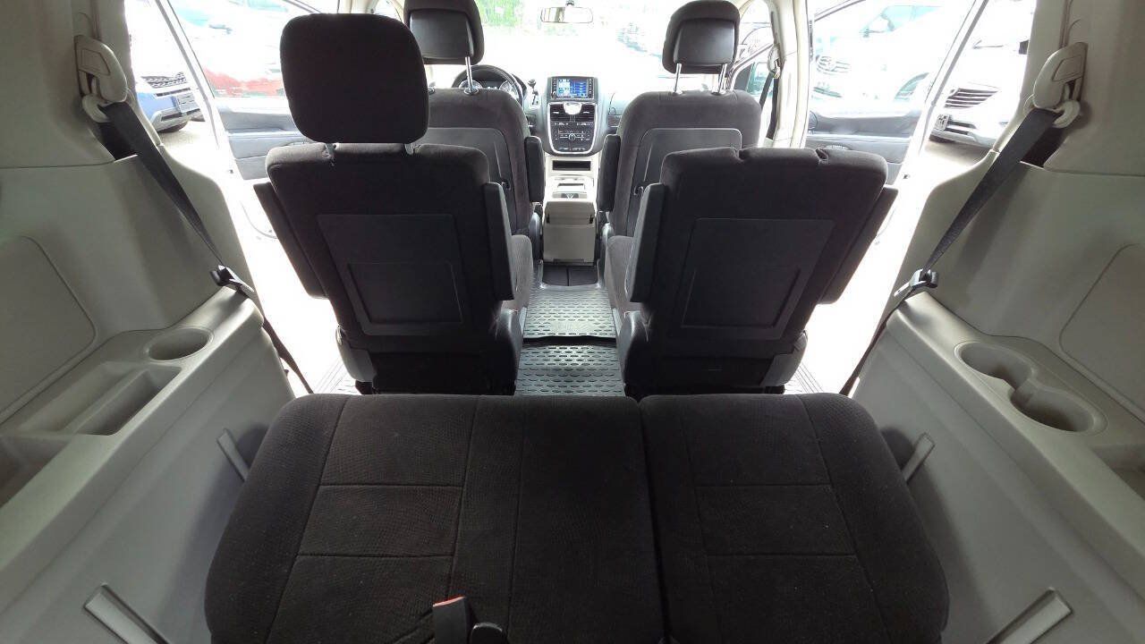 Used 2011 Chrysler Town & Country Touring FWD image 45