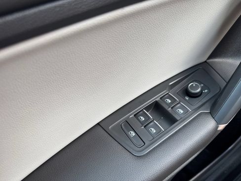 Used 2020 Volkswagen Tiguan SEL AWD/4WD image 17