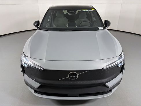 New 2026 Volvo EX30 Cross Country Ultra image 3