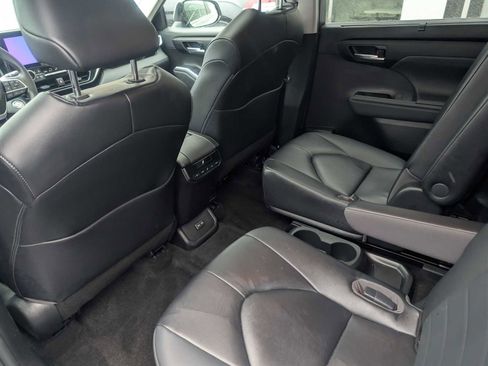 Certified 2023 Toyota Highlander XLE image 21