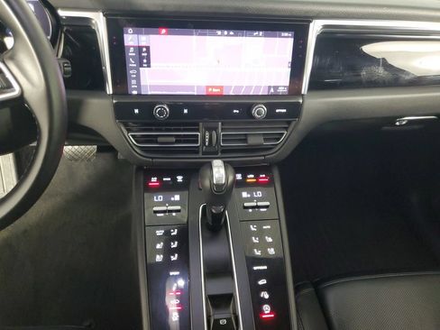 Used 2024 Porsche Macan AWD/4WD image 16