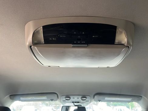 Used 2011 GMC Acadia SLT AWD/4WD image 14