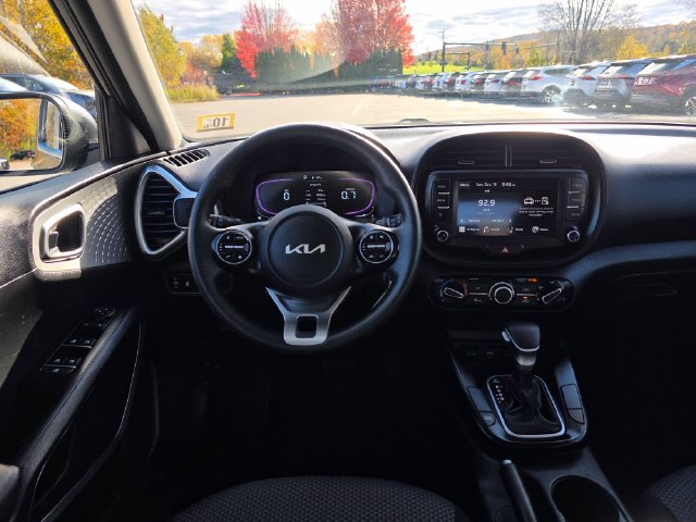 Certified 2025 Kia Soul LX w/ LX Technology Package FWD image 19