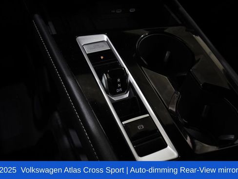 Used 2025 Volkswagen Atlas Cross Sport SE AWD/4WD image 27