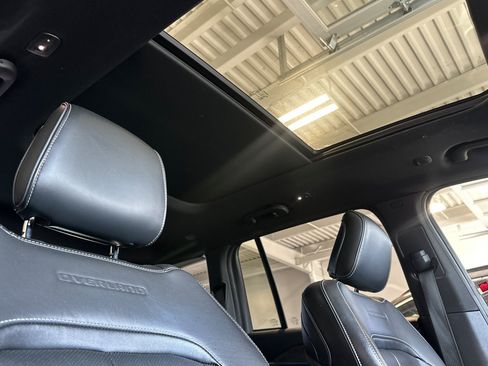 Used 2023 Jeep Grand Cherokee Overland AWD/4WD image 17