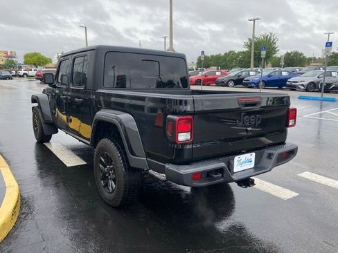 Used 2022 Jeep Gladiator Sport image 7