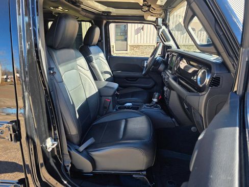 Used 2022 Jeep Wrangler Unlimited Sahara image 23