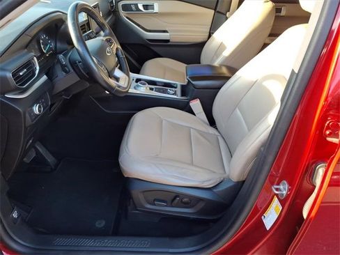 Used 2021 Ford Explorer XLT w/ Equipment Group 202A image 12