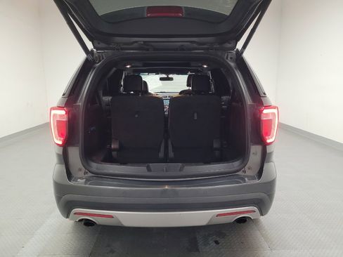 Used 2017 Ford Explorer Limited image 29