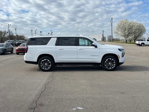 New 2026 Chevrolet Suburban LS RWD image 3