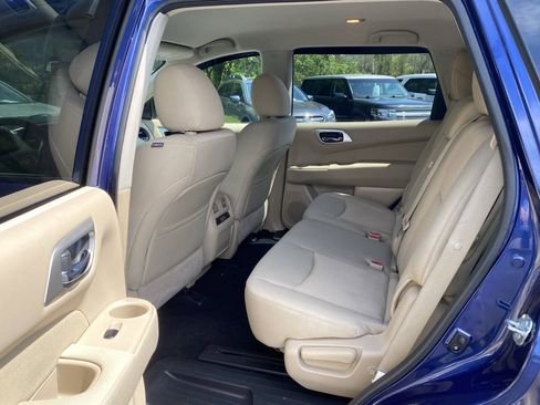 Used 2017 Nissan Pathfinder S AWD/4WD image 11