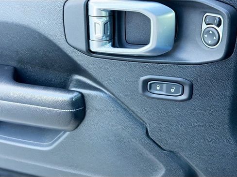 Used 2020 Jeep Gladiator Sport w/ Quick Order Package 24S AWD/4WD image 28