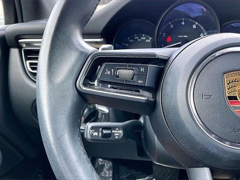 Used 2022 Porsche Macan image 14