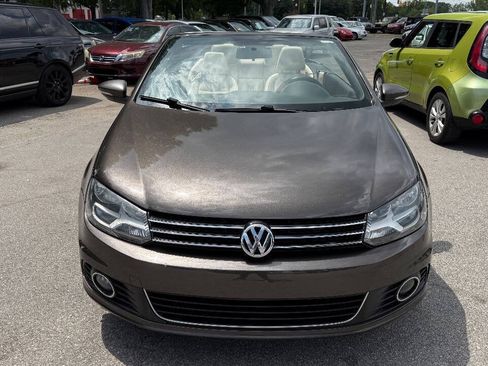 Used 2013 Volkswagen Eos Komfort FWD image 2