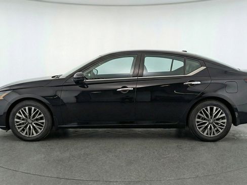 Used 2025 Nissan Altima 2.5 SV FWD image 5