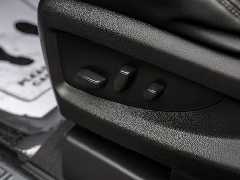 Used 2019 Chevrolet Suburban LT RWD image 17