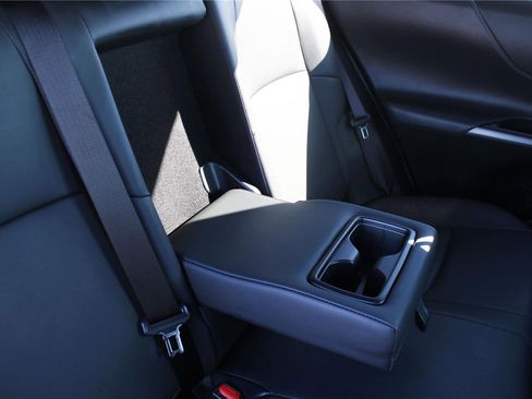 Used 2023 Toyota Venza XLE image 44