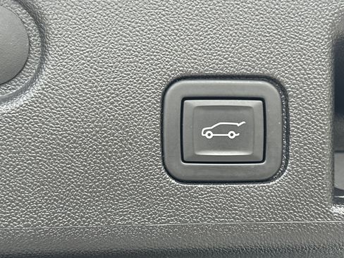 Used 2024 Chevrolet Equinox LT FWD image 19