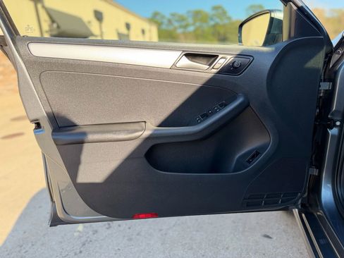 Used 2016 Volkswagen Jetta SE image 12