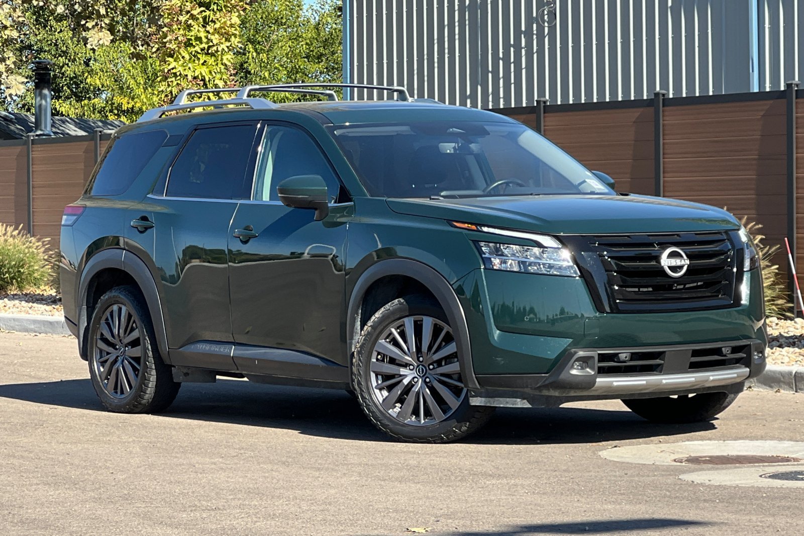 Used 2023 Nissan Pathfinder SL w/ SL Premium Package AWD/4WD image 2