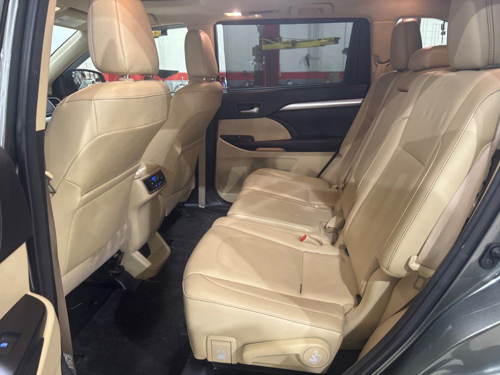 Used 2018 Toyota Highlander XLE FWD image 9