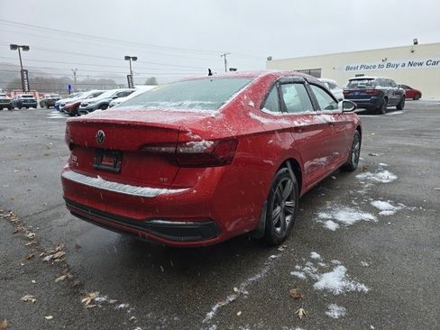 Used 2024 Volkswagen Jetta SE image 5