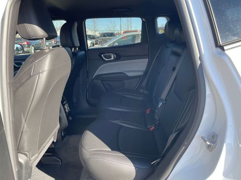 Used 2025 Jeep Compass Limited image 25