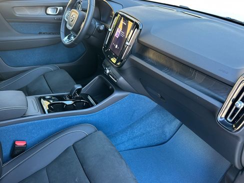 Certified 2023 Volvo XC40 Recharge Plus image 19