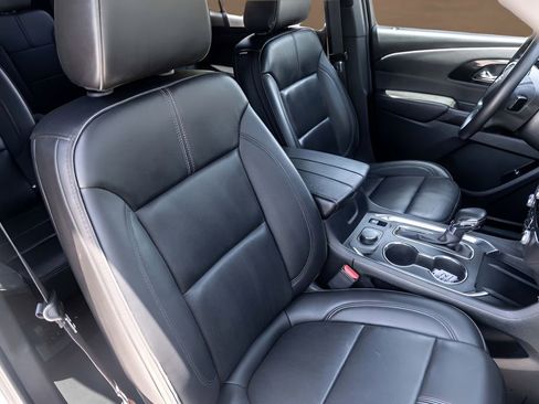 Used 2023 Chevrolet Traverse RS FWD image 31