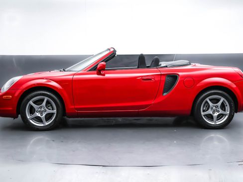Used 2001 Toyota MR2 image 2