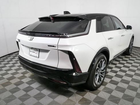 Used 2024 Cadillac Lyriq Luxury AWD/4WD image 3